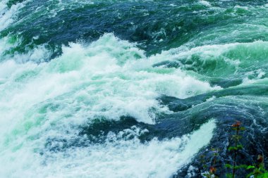 Rhine şelale, bazen farklı