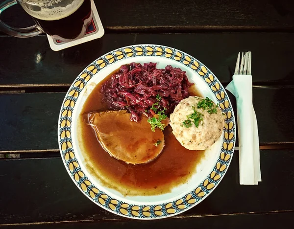 Bawarskie Sauerbraten wołowiny, knedlami — Zdjęcie stockowe