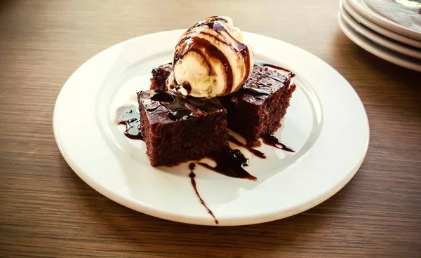 Biscuit dessert with ice cream — Stock Photo, Image