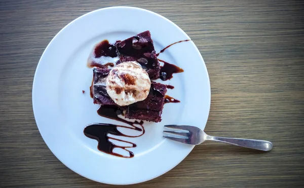 Biscuit dessert with ice cream — Stock Photo, Image