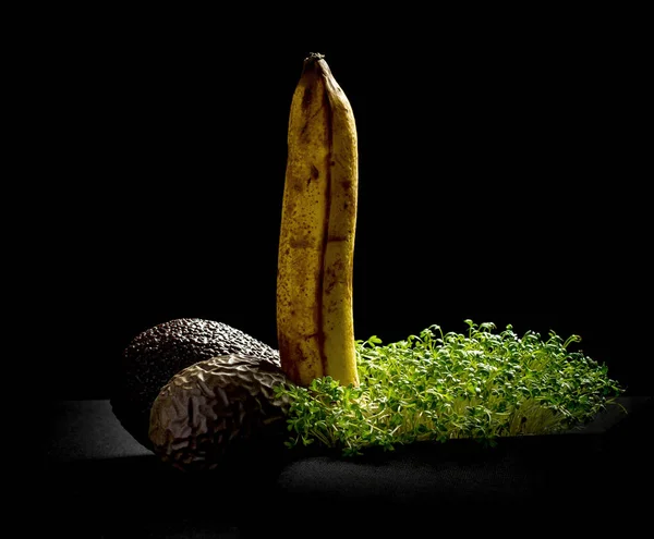 Над стиглими фруктами, бананом, авокадо і маракуєю Ліцензійні Стокові Фото