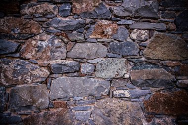 Kirli, çizilmiş eski tuğla duvar