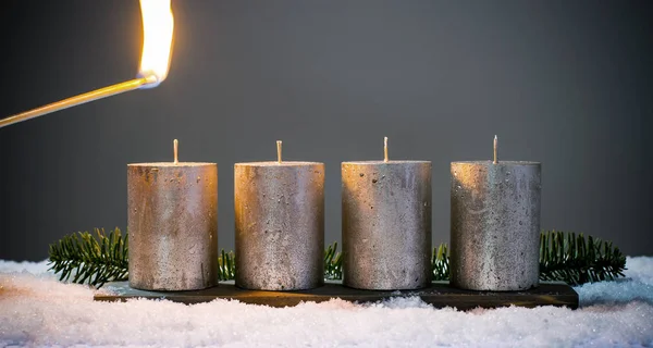 Ανάβουν τέσσερα κεριά ελεύσεις με αγώνες — Φωτογραφία Αρχείου