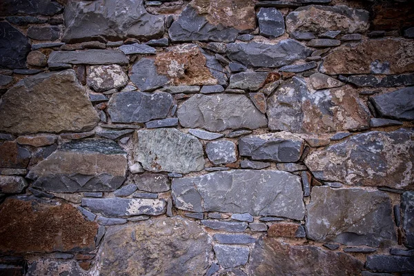Kirli, çizilmiş eski tuğla duvar — Stok fotoğraf