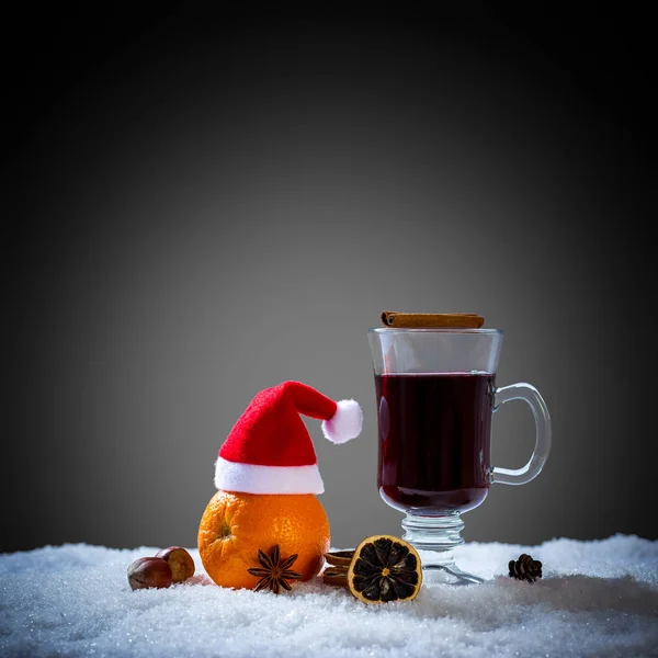 Mulled wine glass on snow — Stock Photo, Image