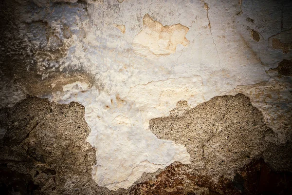 Verschmutzte, zerkratzte alte Ziegelmauer — Stockfoto