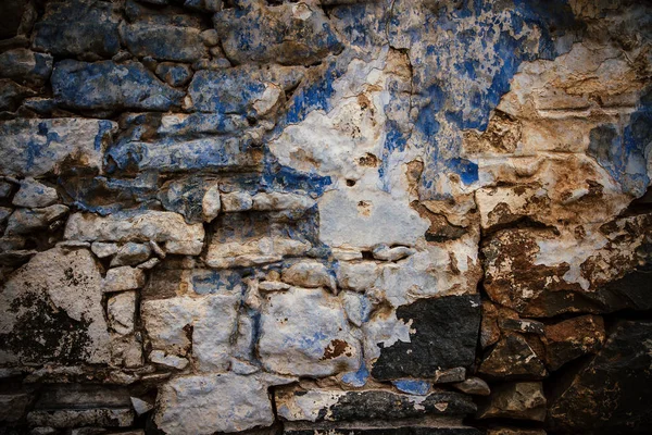 Smutsig, repad gamla tegelvägg — Stockfoto