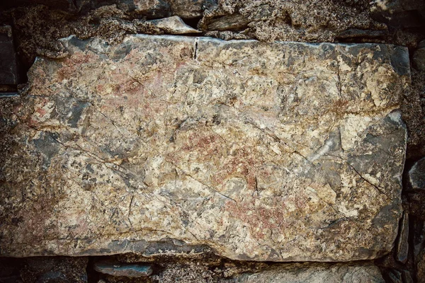Brudna, porysowany stary kamienny mur — Zdjęcie stockowe