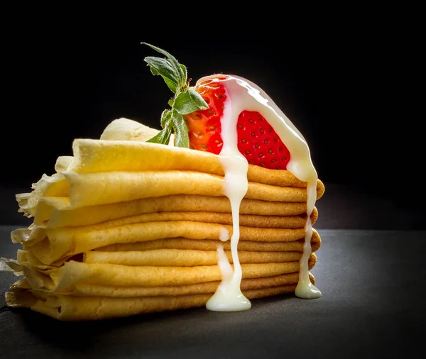 Red strawberry with cream on pancakes stack — Stock Photo, Image