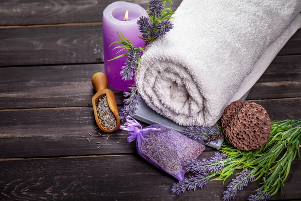 Toalha com sementes de lavanda e flores — Fotografia de Stock