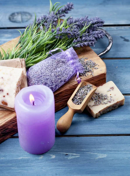 Lavanta tohumu ve çiçekler ile kurulu 