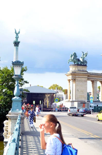 Budapeszt Węgry 2019 Bardzo Słoneczna Ciepła Jesień Przed Pomnikiem Placu — Zdjęcie stockowe