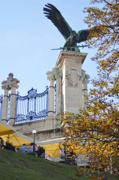 Boedapest Hongarije 2019 Turul Sculptuur Een Mythologische Roofvogel Volgens Hongaarse — Stockfoto