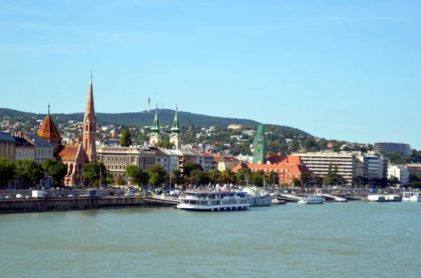 Boedapest Hongarije 2019 Water Van Donau Het Historische Gebouwengebied Van — Stockfoto