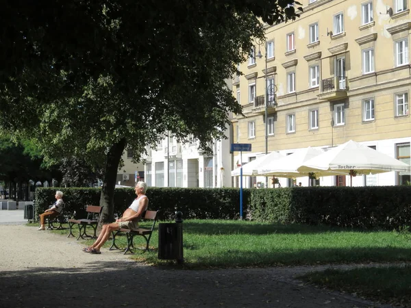 Warsaw Poland 2019 Happily Great Pleasure Pensioners Catch Rays Still — Stock Photo, Image