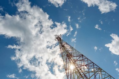 Gökyüzünde hücresel kule