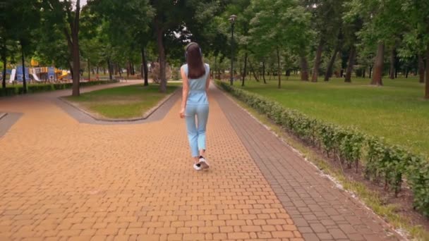 Happy woman dancing outdoors slow motion — Stock Video