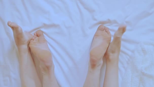 Unrecognizable pair in bedroom — Stock Video