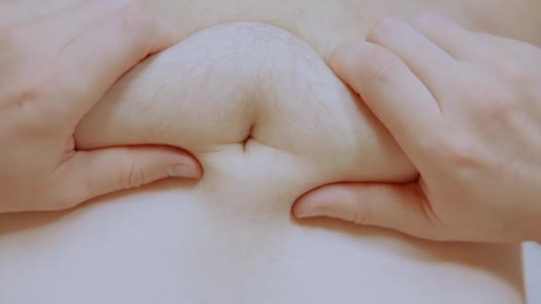 Top view caucasian man pinching belly — Stok video