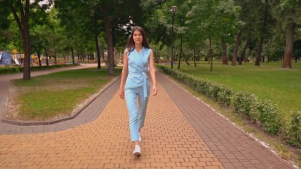 Brunette walking on the street summer season — Stock Video