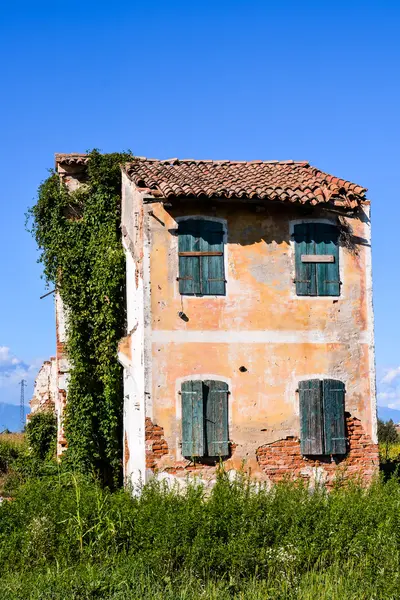 Photo Une Maison Abandonnée Extérieur — Photo