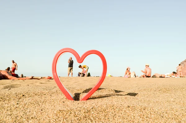 Foto Van Een Hart Het Zandstrand — Stockfoto