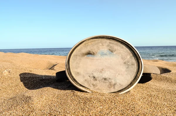 Fotografie Potápěčské Masky Písečné Pláži — Stock fotografie