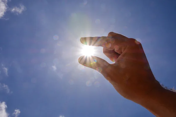 Bild Hand Över Himmel Och Sol — Stockfoto