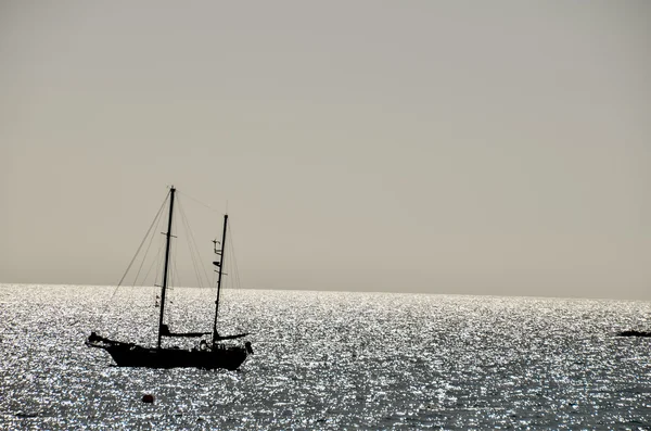 Bakgrundsbelysning Bild Silhouette Boat Havet — Stockfoto