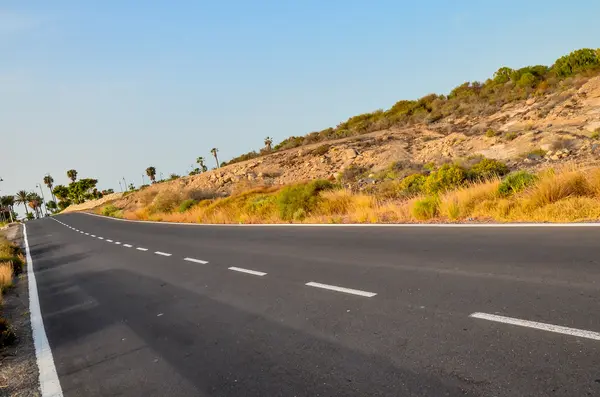 西班牙El Hierro加那利群岛的长空沙漠沥青路 — 图库照片