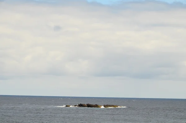 Piccola Isola Roccia Vulcanica Nell Oceano Atlantico — Foto Stock