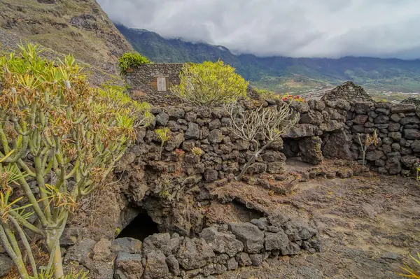 Εξωτερικά Των Εγκαταλελειμμένων Πέτρινων Σπιτιών Ένα Μεσαιωνικό Χωριό Hierro Island — Φωτογραφία Αρχείου