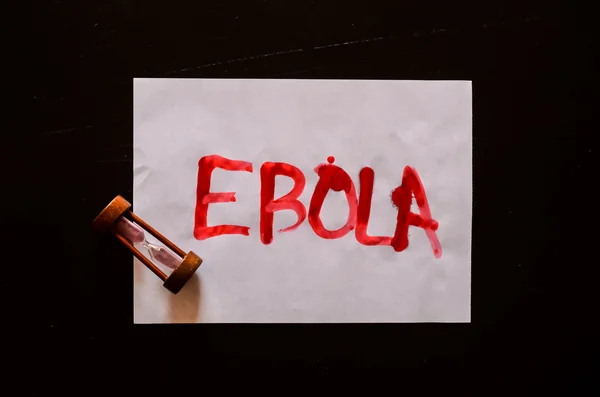 Ebola Text Mit Blut Auf Weißbuch Geschrieben — Stockfoto