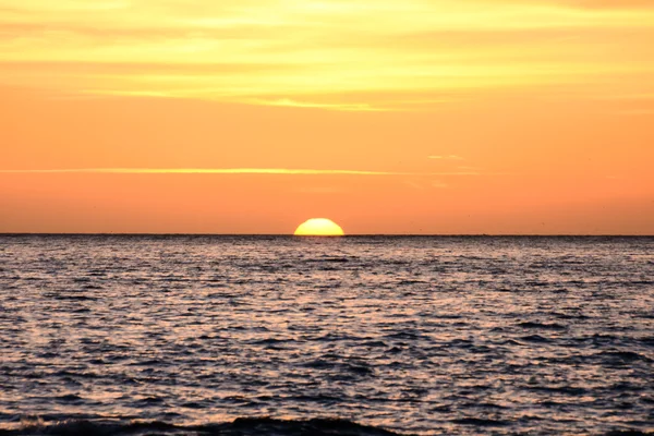 海に沈む太陽の写真 — ストック写真