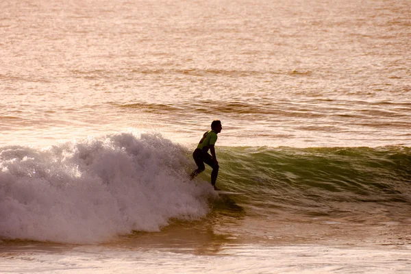 Surfista Individual Atardecer Océano Tranquilo —  Fotos de Stock