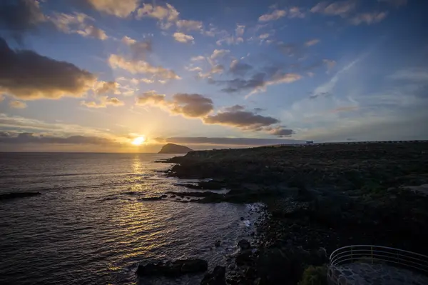 Molnlandskap Färgade Moln Vid Solnedgången Nära Havet — Stockfoto