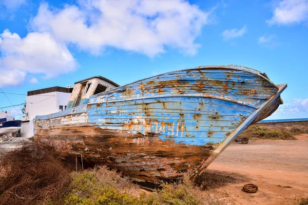 Abandoned Old Vintage Wooden Fishing Boat Beach — Stock Photo, Image