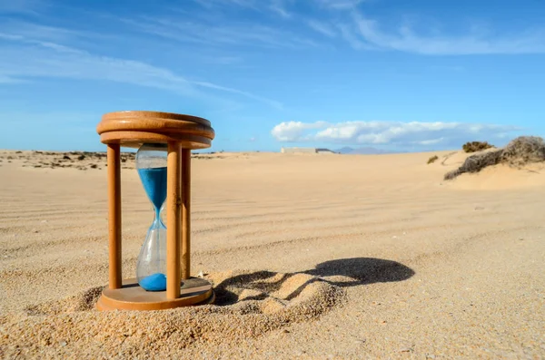 Objeto no deserto seco — Fotografia de Stock