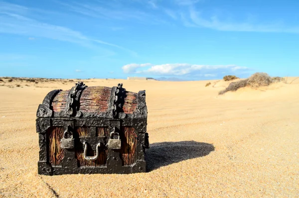 Object in the Dry Desert — Stock Photo, Image