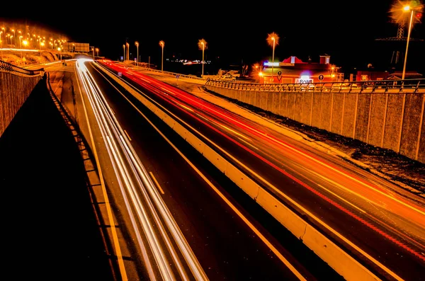 Gecenin karanlığında otoyol — Stok fotoğraf