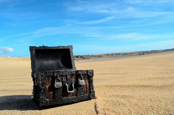 Object in the Dry Desert — Stock Photo, Image