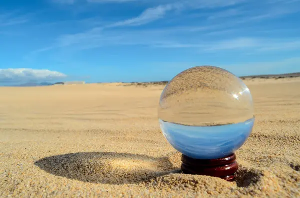 Oggetto nel deserto secco — Foto Stock