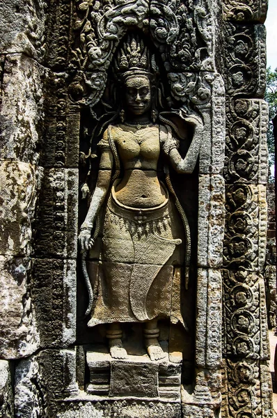 Een standbeeld van de bas-reliëf van de khmer cultuur — Stockfoto