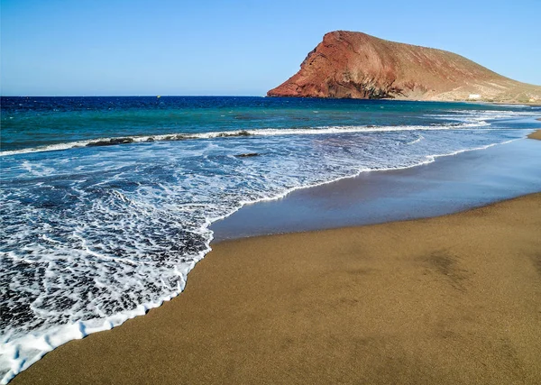 Red mountain over the Atlantic ocean — Stock Photo, Image