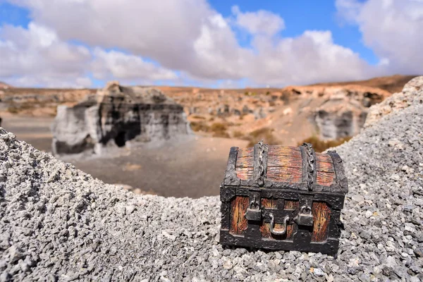 乾いた砂漠の中の物体 — ストック写真