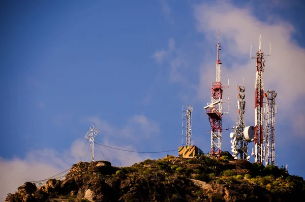 Antennes blanches et rouges — Photo