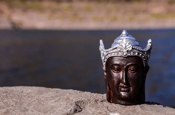 Une statue de Bouddha antique — Photo