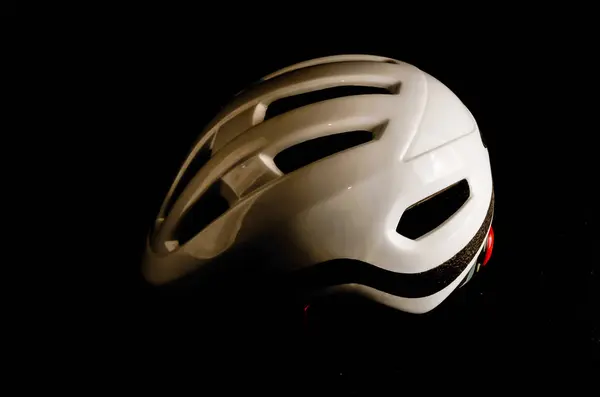 Casco de seguridad de bicicleta blanca —  Fotos de Stock