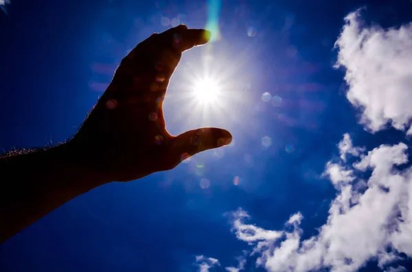 Hand over the Sky and Sun — Stock Photo, Image