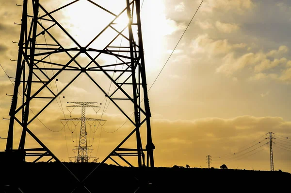 Torre de transmisión eléctrica de alto voltaje — Foto de Stock